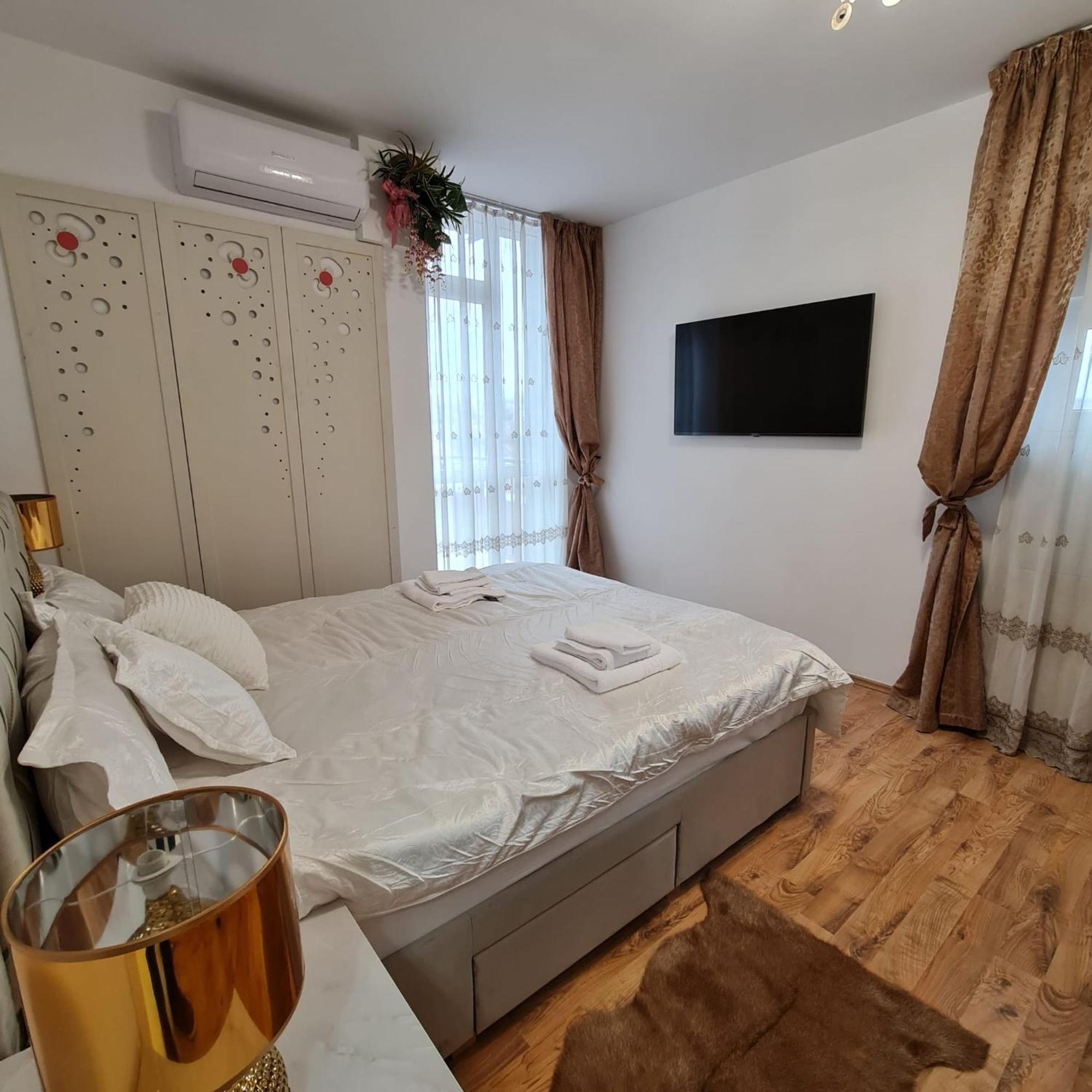 Cristinco Panoramic Apartment คลูจ-นาโปกา ภายนอก รูปภาพ
